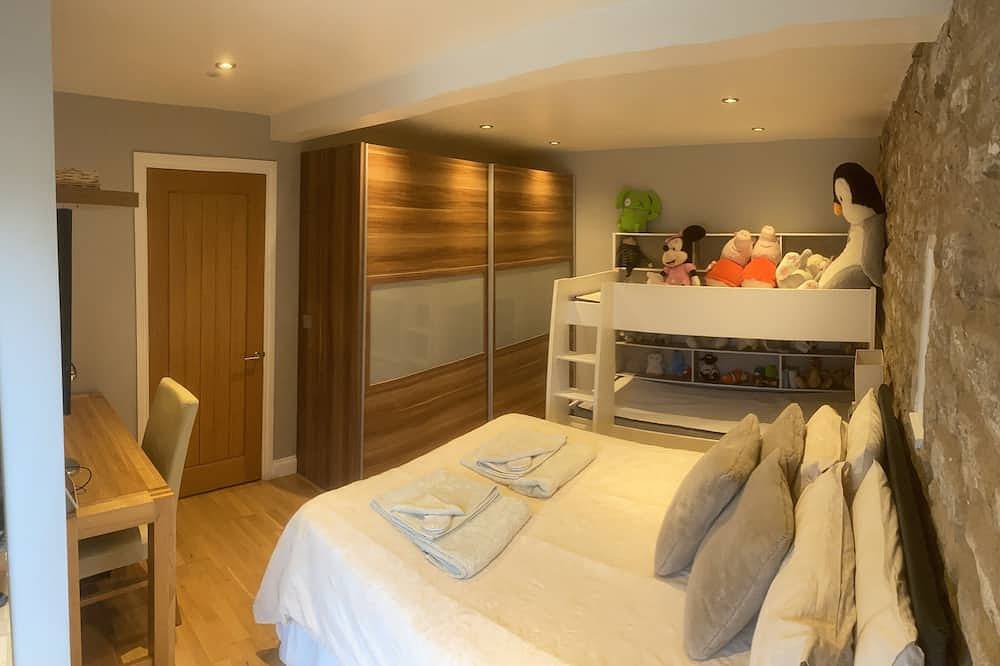 5* Barn Conversion c/w hot tub, sauna, games room, 1/4 acre enclosed games in Northumberland