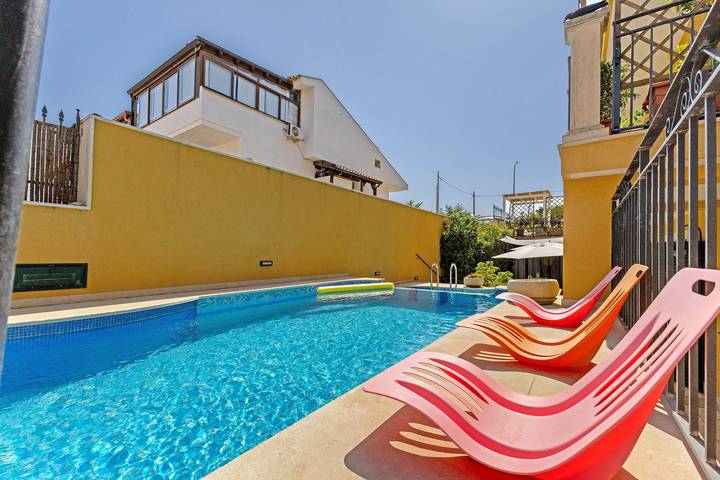 Gîte pour 15 personnes, avec Balcon ainsi que Jacuzzi et Jardin à Marina di Ragusa