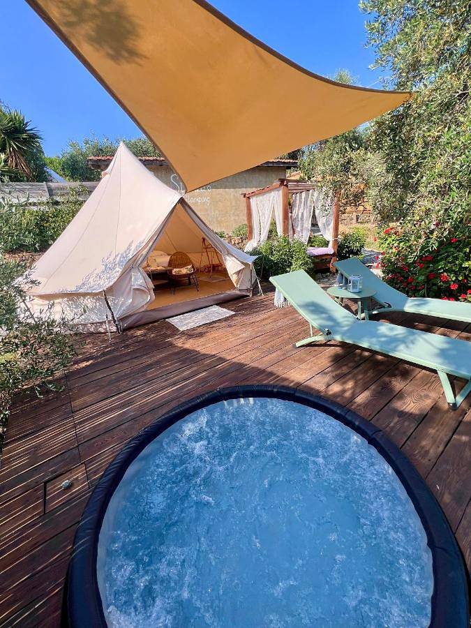 Tente pour 2 personnes, avec jacuzzi et jardin
