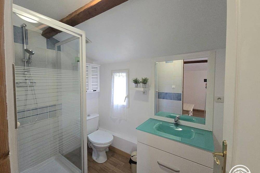Gîte avec étang privé, piscine partagée et Wifi en Dordogne in Naussannes, Périgord Pourpre