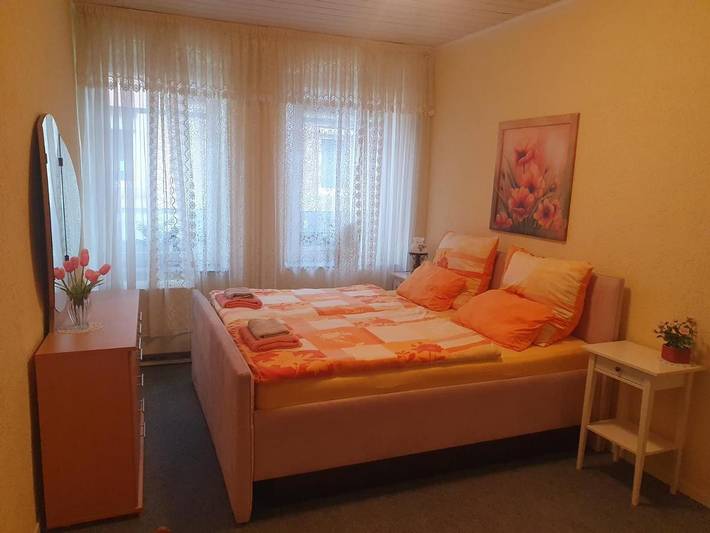 Ferienwohnung für 2 Personen, mit Ausblick in Grünstadt