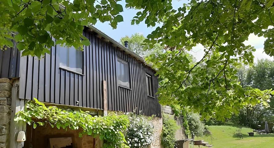 Gîte pour 2 personnes, avec piscine ainsi que terrasse et jardin