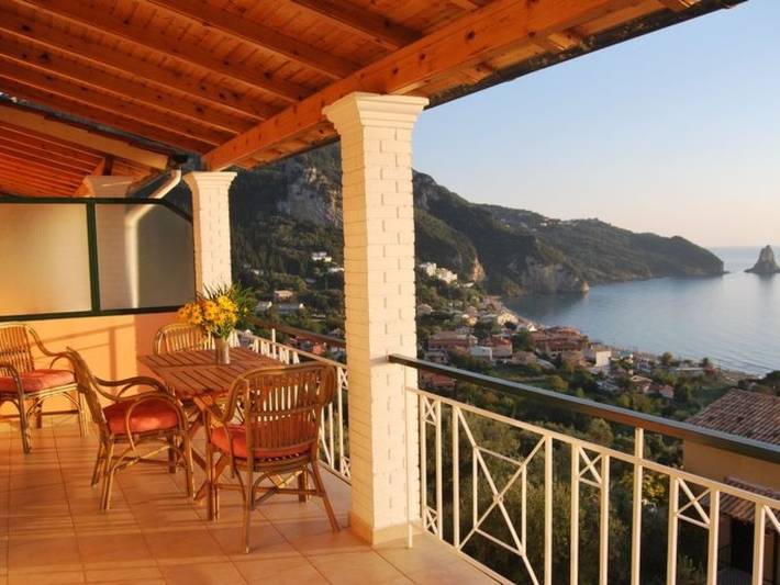 Apartment for 4 people, with garden and pool in Agios Gordios