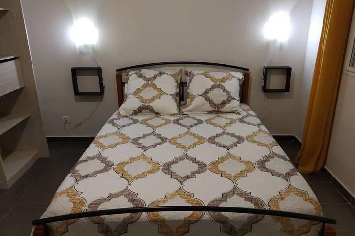 Location de vacances pour 6 personnes, avec jardin ainsi que terrasse et jacuzzi à Sainte-Suzanne - 3