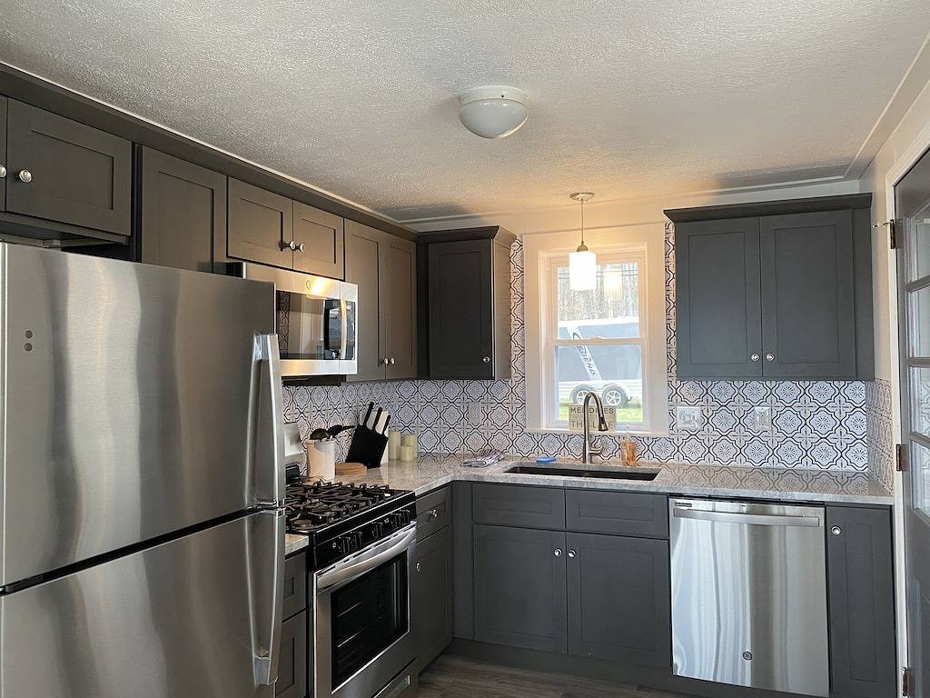 Beautiful Lake Front Newly Renovated Cottage 2021 in Higgins Lake