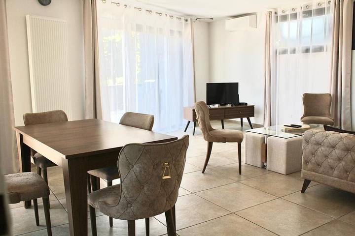 Gîte pour 4 personnes, avec terrasse et vue à Irigny - 3