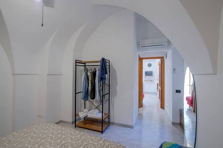 Entire apartment, Enjoyable 1-bedroom apartment with AC in charming Minori,cozy apartment no steps in Minori, Amalfi Coast