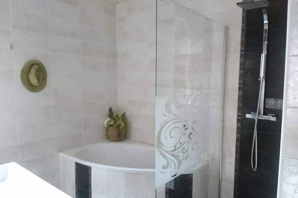 Zimmer zu vermieten mit Pdj Terrasse, Garage, Pool in Menton, Mittelmeerküste (Frankreich)