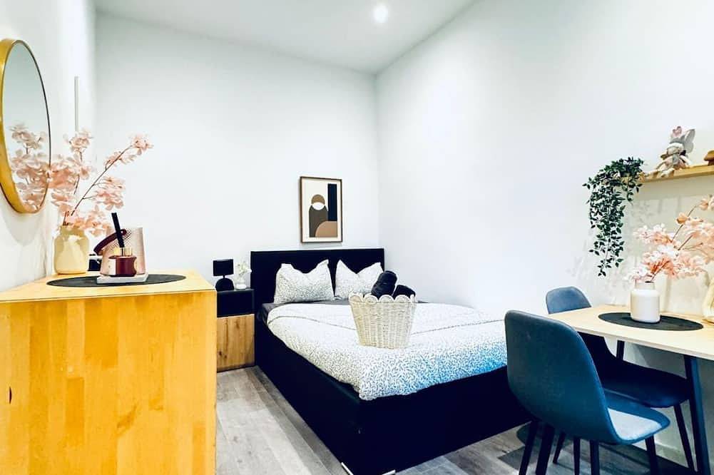 Ganze Wohnung, Practical Studio Stay with Kitchen, Laundry & Great Location in Klosterneuburg, Wienerwald