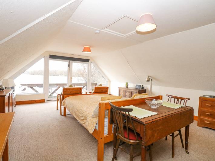 Entire studio, Cygnus Boathouse in South Walsham, The Broads