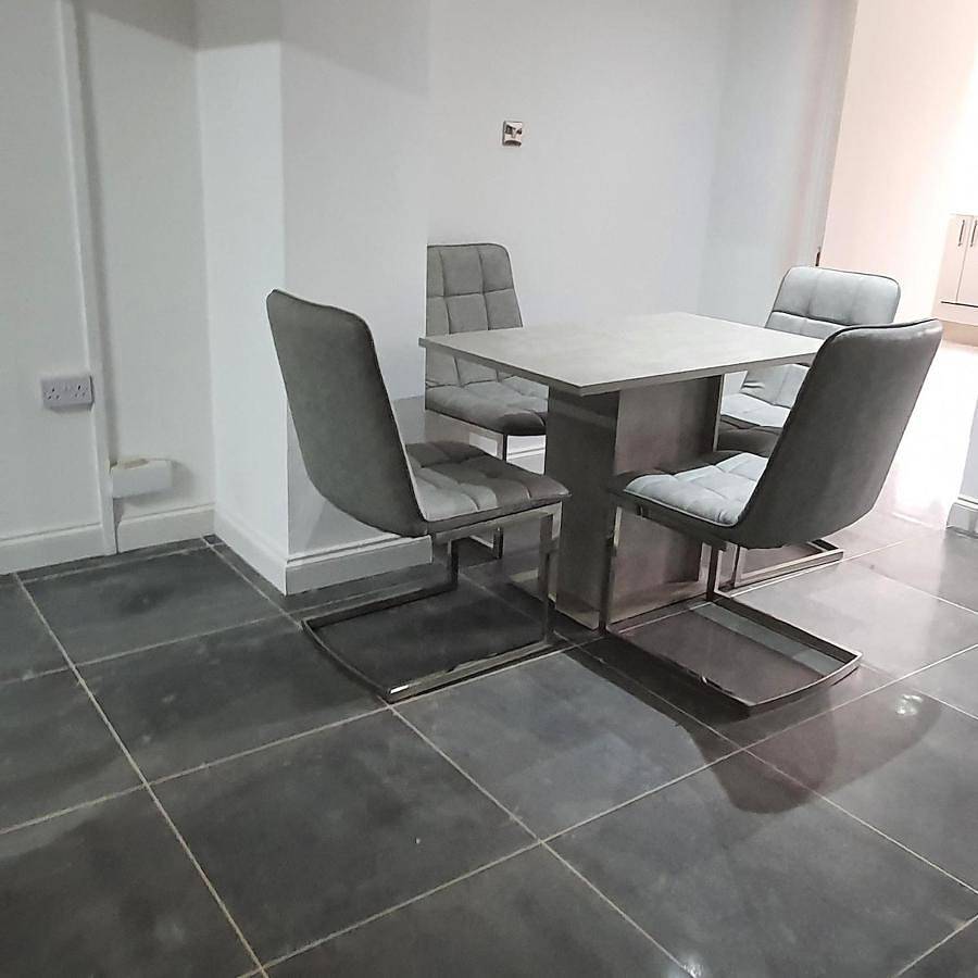 Ganze Wohnung, 6 Bedroom Bungalow in Upminster in Havering, London