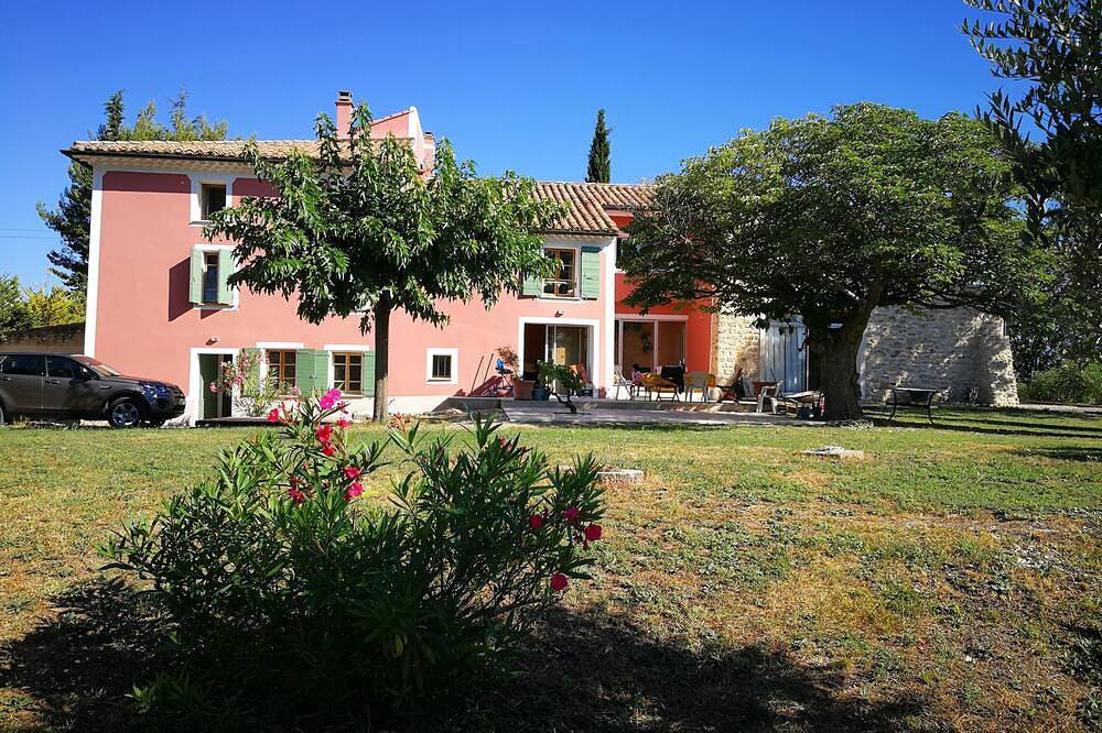 Gîte pour 3 Personnes dans Mormoiron, Parc naturel régional du Mont-Ventoux