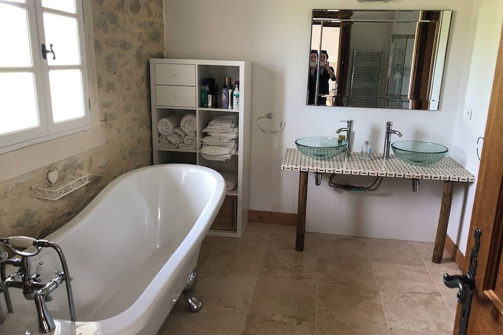 Gîte with swimming pool and a fabulous view in Armillac, Región de Marmande
