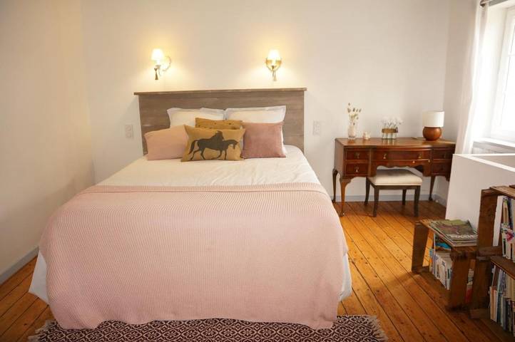 Location de vacances pour 4 personnes, avec Terrasse ainsi que Jardin et Vue dans Guimiliau