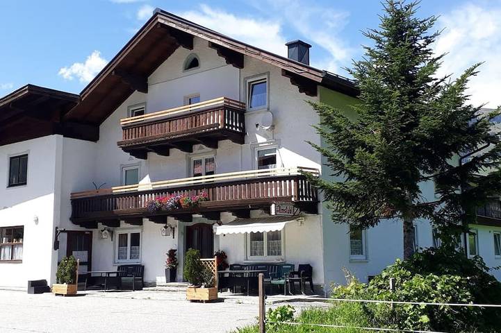 Ferienhaus für 24 Personen, mit Sauna und Garten