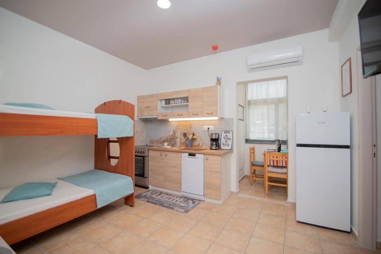 Entire apartment, Apartment 'Tsaner' with Mountain View, Wi-Fi and Air Conditioning in Matala, Iraklio-Heraklio region