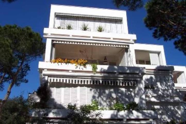 Holiday apartment for 6 people, with balcony and garden as well as pool - 1