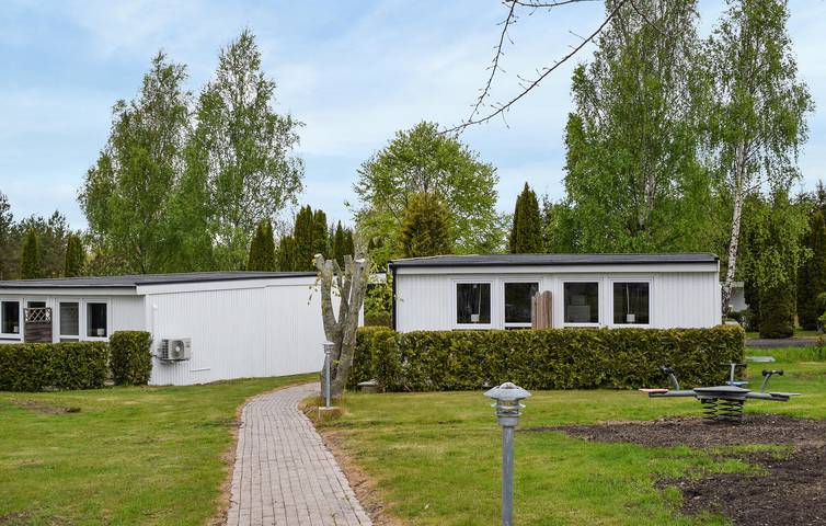 Hus för 4 Personer med trädgård in Svenska Östersjön