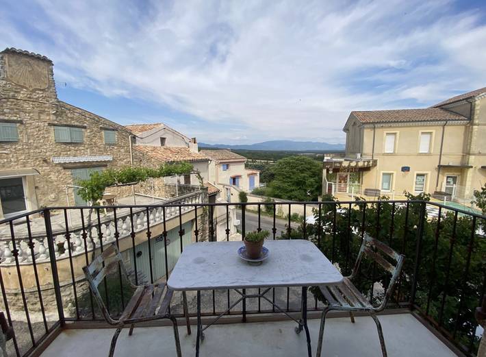 Gîte pour 6 personnes, avec balcon à Réauville