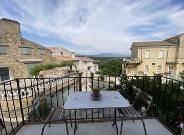 Gîte pour 6 personnes, avec balcon à Réauville