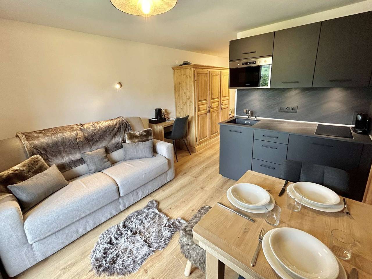 Appartement entier, Charmant studio avec balcon exposé sud, casier à skis et parking, proche des pistes à Demi-Quartier in Demi-Quartier, Pays du Mont-Blanc