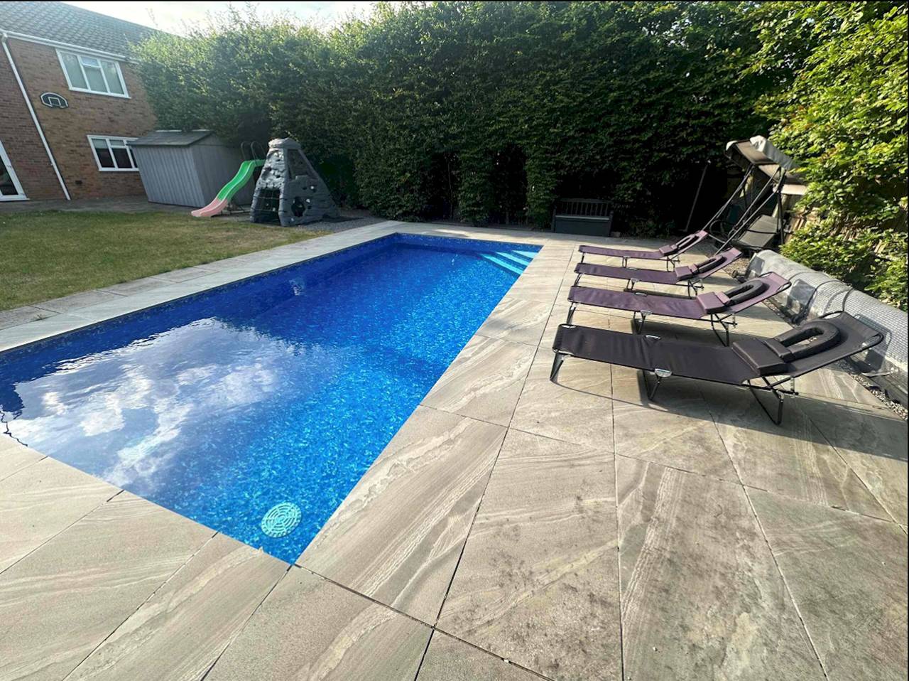 Spacious Home Heated Pool(April-Sep) in Tilehurst - Pass the Keys in Reading, Berkshire