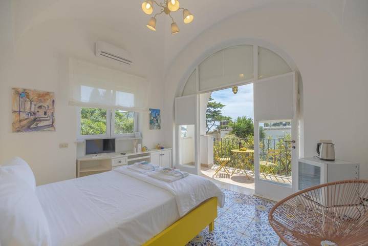 B&b per 2 persone, con terrazza e panorama nonché giardino a Capri