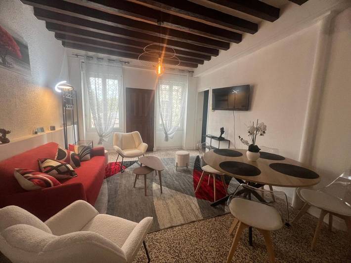 Gîte pour 7 personnes, avec terrasse et vue, animaux acceptés à Bléneau