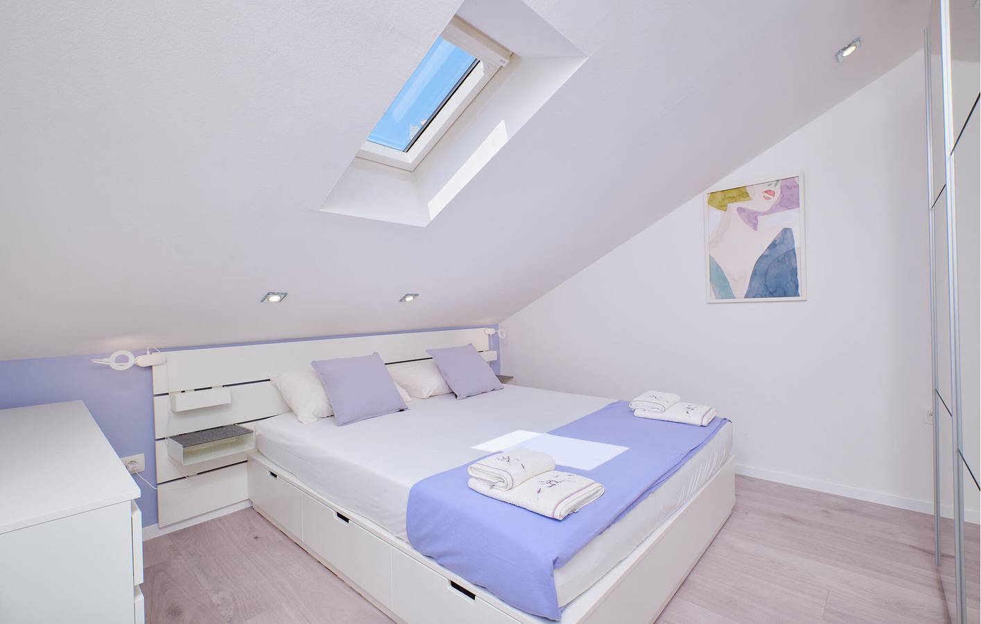 Ganze Ferienwohnung, Gemütliche Ferienwohnung, 1 km vom Strand Valdarke entfernt, mit WLAN und Klimaanlage in Mali Lošinj, Lošinj