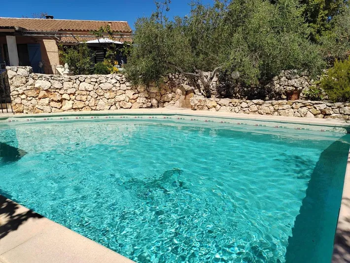Alojamiento y desayuno para 2 personas, con jardín y piscina - 1