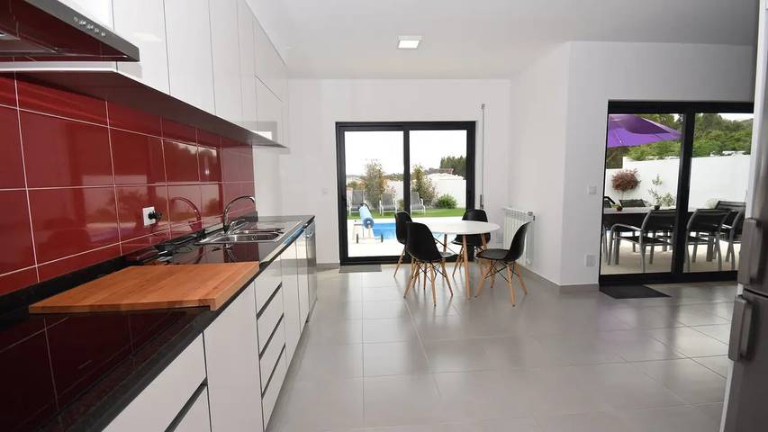 Location de vacances pour 8 personnes, avec piscine et balcon à Nazaré - 4