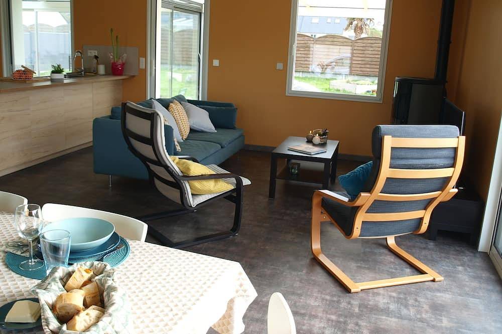 Île-Grande - Renovated 3★ gîte with enclosed garden & walking beach. Pets welcome! in Île-Grande, Pleumeur-Bodou