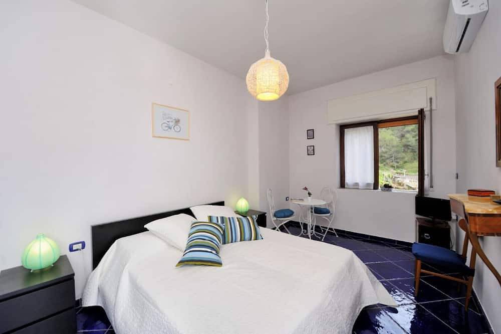 Apartamento entero, Maiori reginella con terraza con vistas al mar, Wi-Fi, Aria y cerca de Amalfi in Maiori, Costa Amalfitana