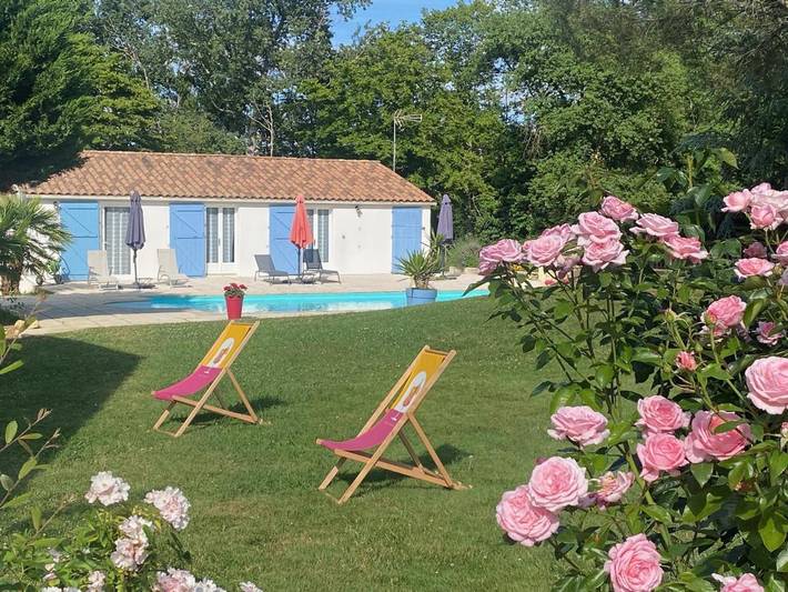 Location de vacances pour 3 personnes, avec Terrasse ainsi que Jardin et Piscine à Lannepax