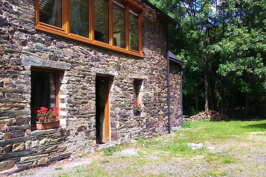 Five-Bedroom House in Bains-sur-Oust, Région de Redon