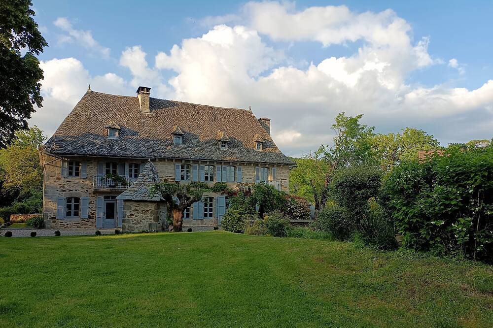 Manoir Lacalmontie in Vitrac (Cantal), Région d'Aurillac