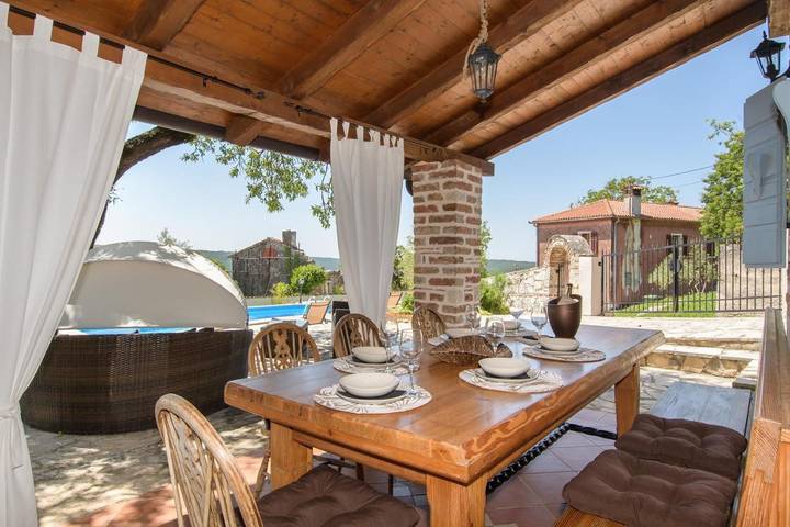 Location de vacances pour 6 personnes, avec jardin ainsi que vue et piscine à Lozari - 4