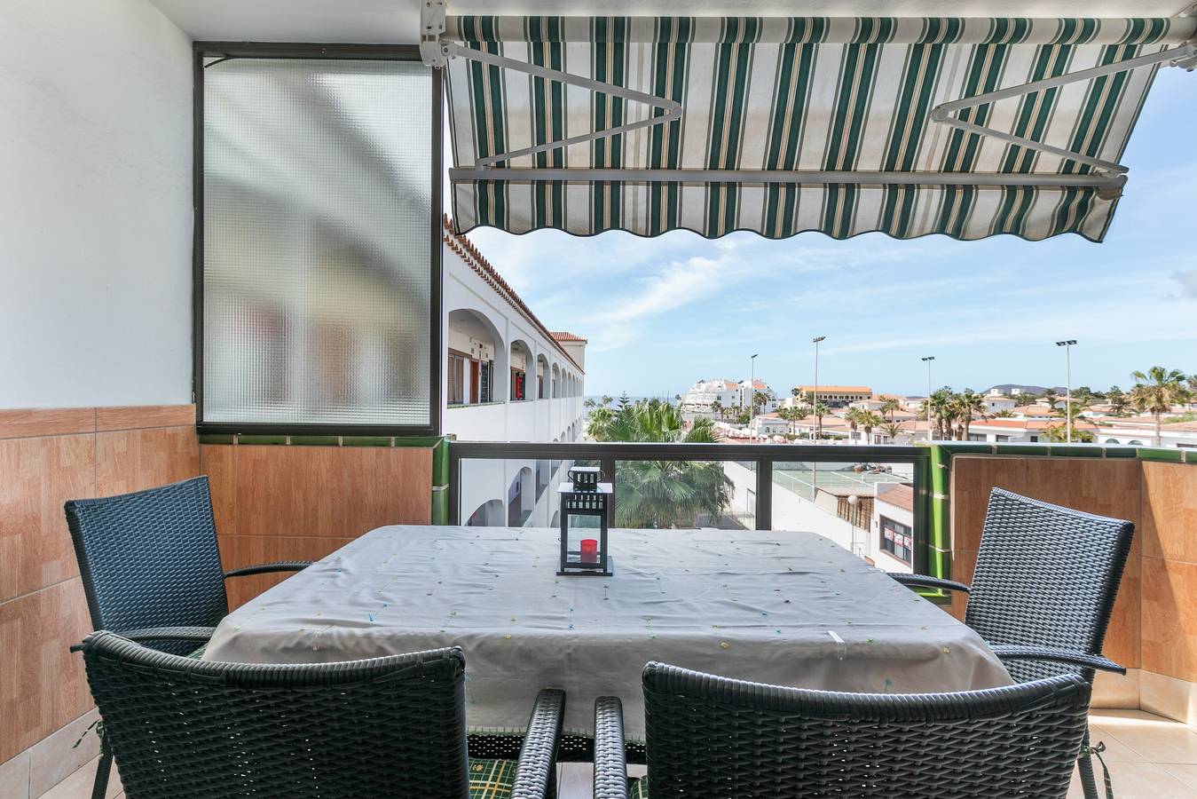 Ganze Wohnung, Ferienwohnung 'Atlantic View' mit Meerblick, Gemeinschaftspool und Wlan in Costa del Silencio, Arona