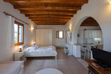 Apartment for 4 People in Paros, Paros Regional Unit, Photo 3