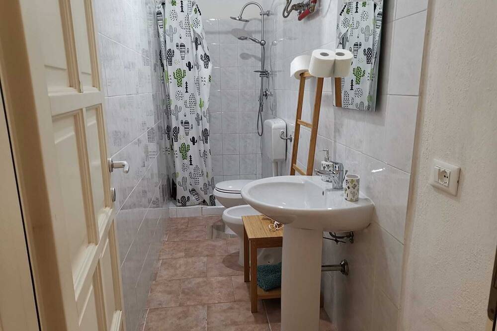 Entire apartment, Casa Circe - One Bedroom Apartment, Sleeps 2 in Terranoa/Olbia, Olbia