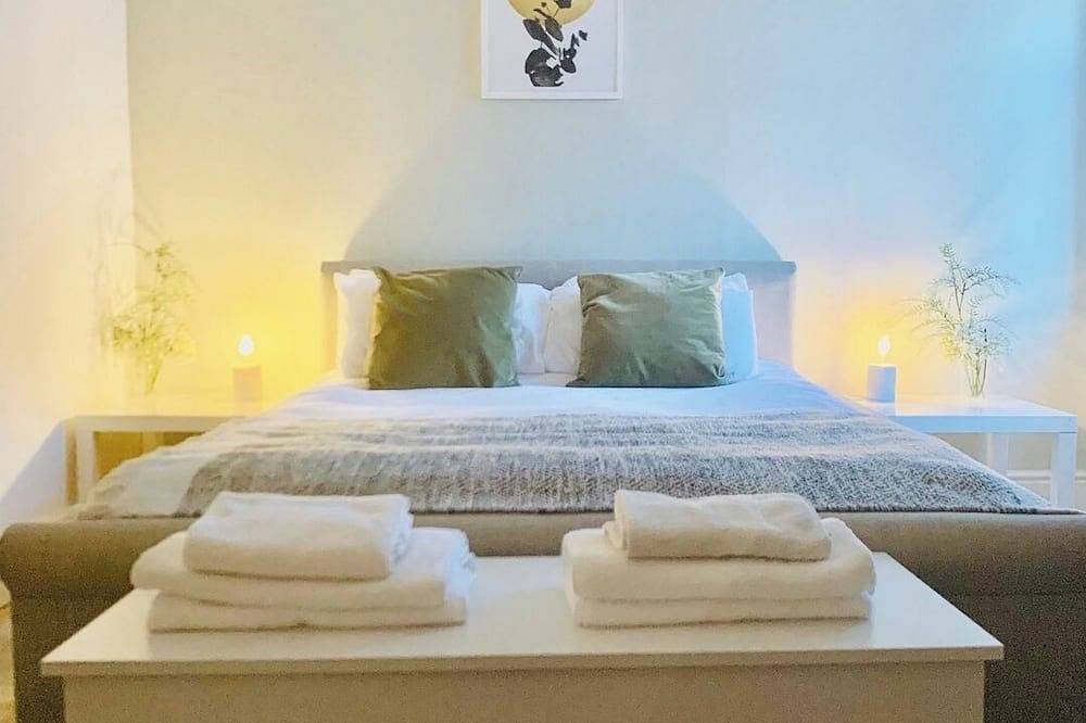 Apartment for 6 People in Lytham St Annes, Blackpool Pleasure Beach