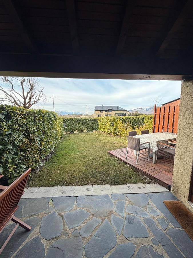 Appartement de vacances pour 6 personnes, avec piscine et terrasse ainsi que vue et jardin