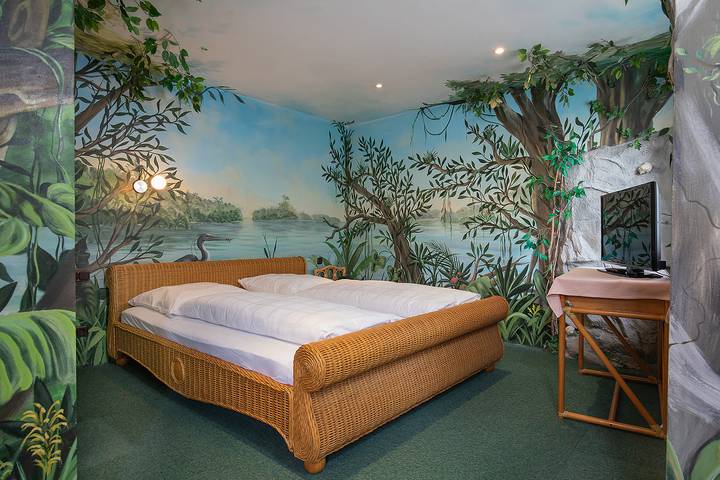 Hotel, mit Whirlpool und Terrasse sowie Garten und Sauna in Altötting