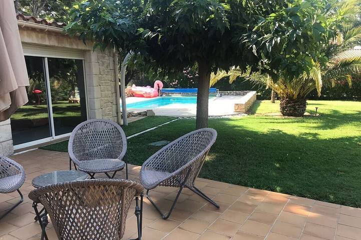 Location de vacances pour 6 personnes, avec Terrasse et Jardin à Arpaillargues-et-Aureillac