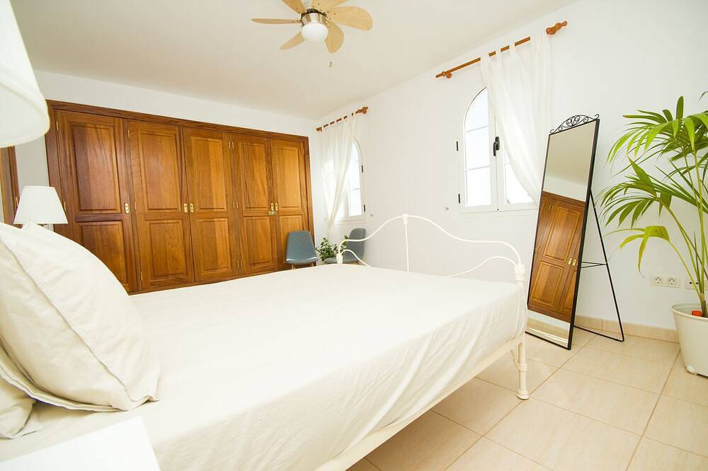 Chalet impresionante con vistas virgen - todo lo que necesita y mucho más! in Conil, Tías