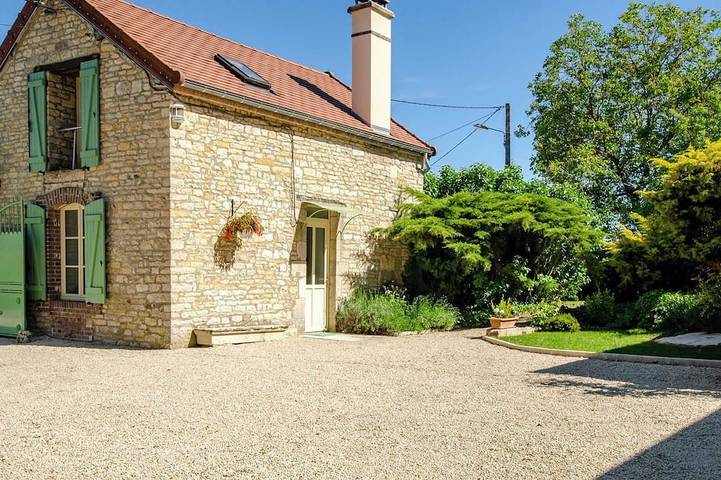 Location de vacances pour 2 personnes, avec Terrasse et Jardin dans Polisot