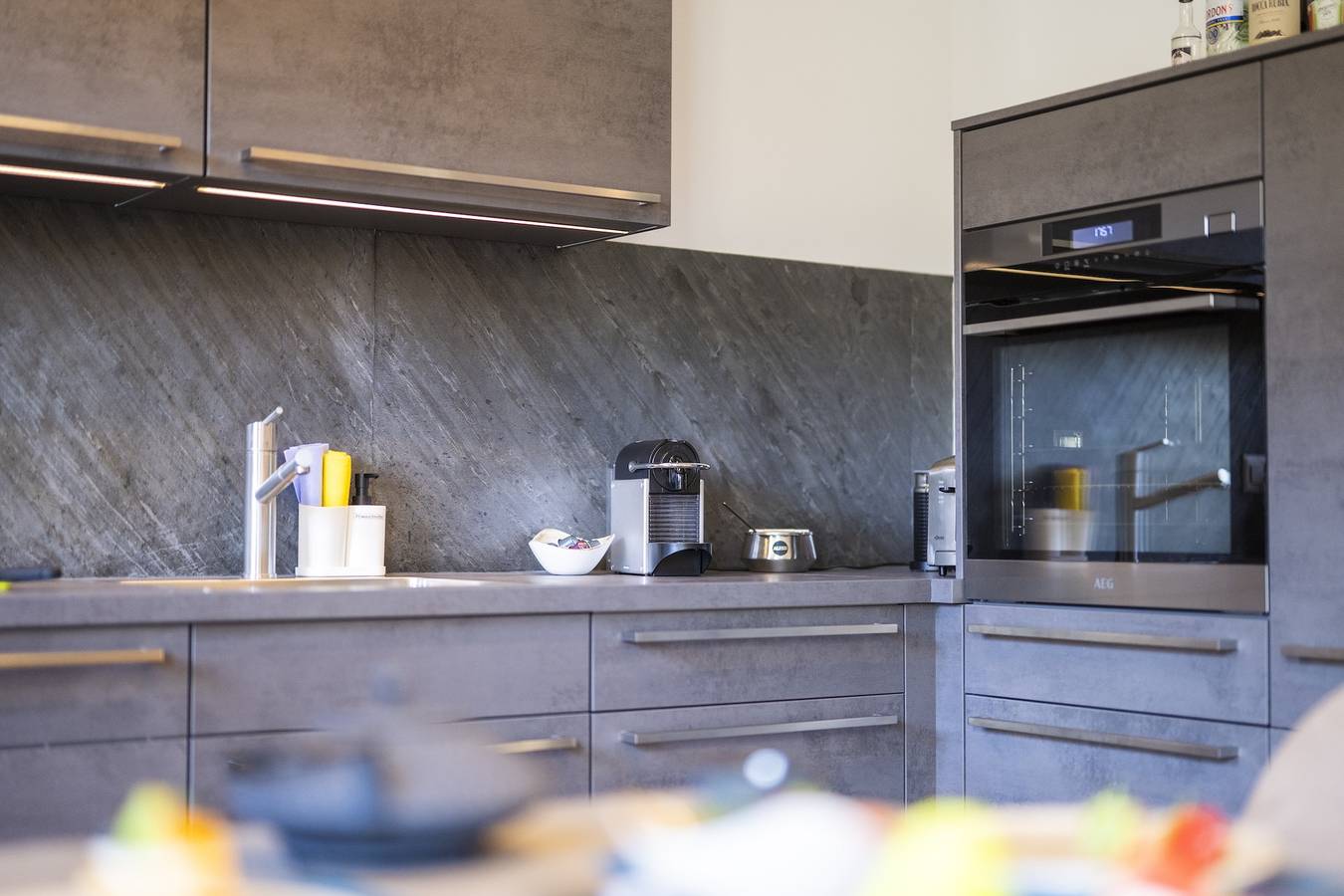Ganze Wohnung, Chasa Valambrun 1001:  Hochwertig renovierte  2½-Zimmerwohnung gleich beim Golfplatz in Vulpera, Tarasp