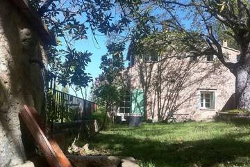 Gîte pour 6 personnes, avec jardin et terrasse, animaux acceptés à Aiguines