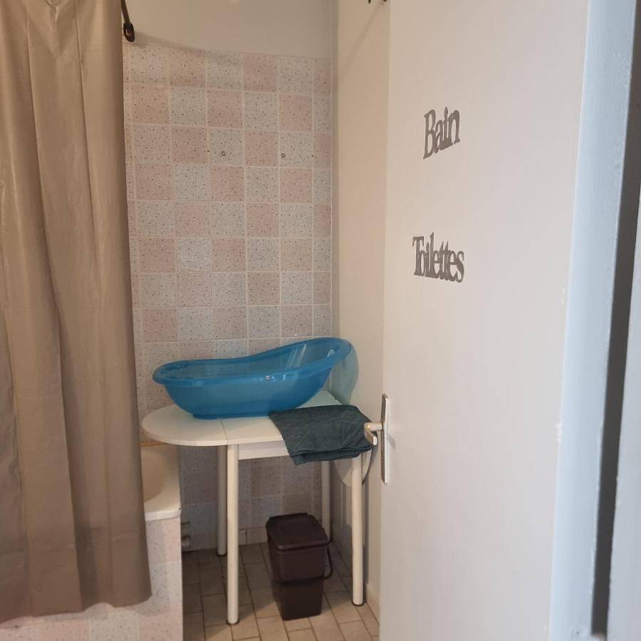 Appartement entier, One-Bedroom Apartment in Précy-sur-Marne, Seine-et-Marne
