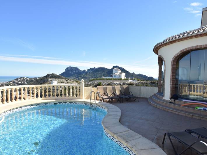 Ferienhaus für 8 Personen, mit Balkon und Terrasse sowie Garten und Pool